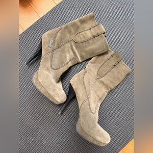 Women's Suede Mid-Calf Heeled Boots - Olive